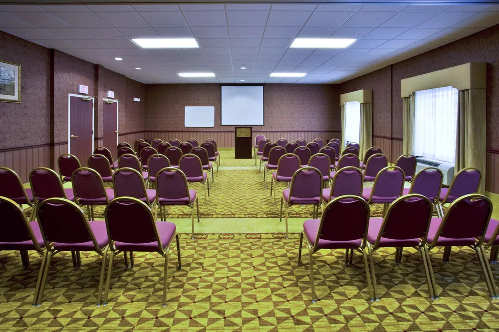 Holiday Inn Express Hotel & Suites St. Petersburg North (I-275)