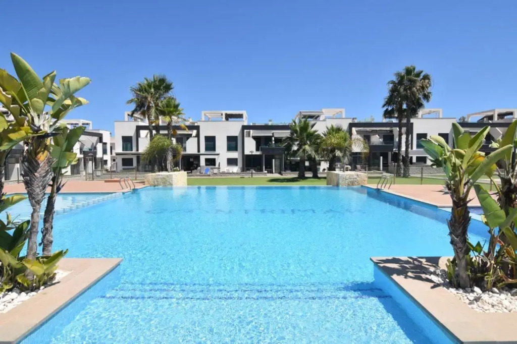 Penthouse Oasis Beach IV N  142