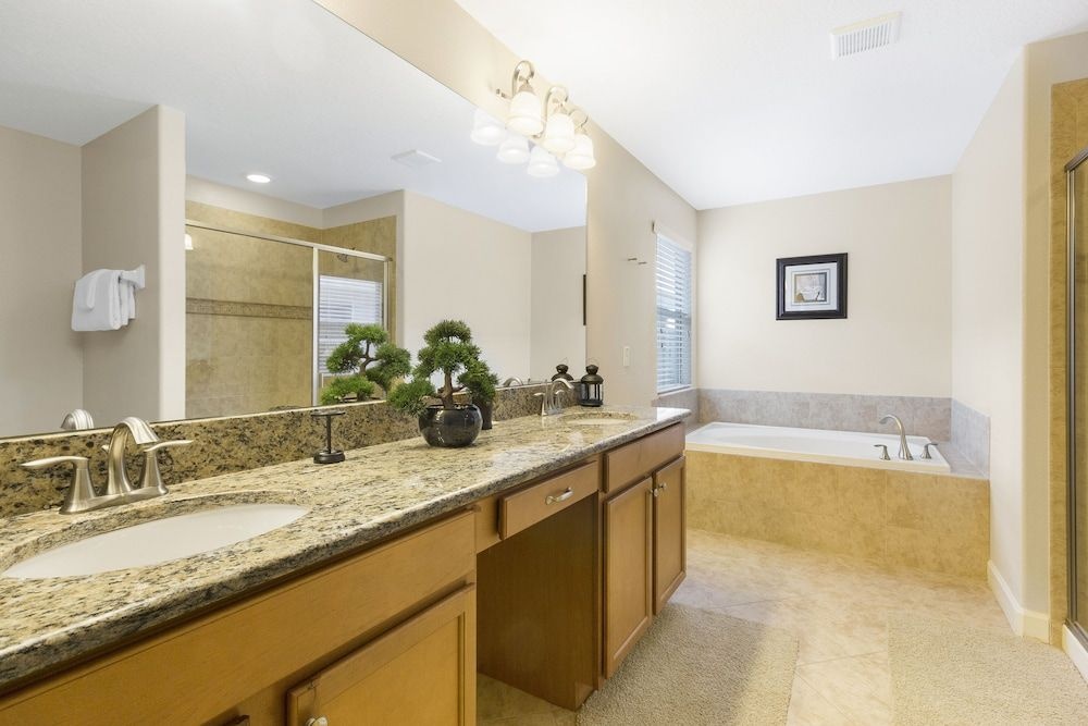 Paradise Palms 8852