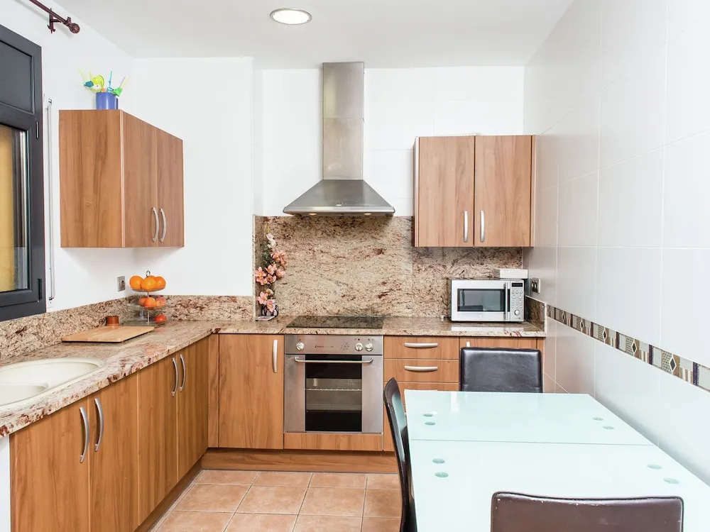 Pretty Holiday Home in Sant Pere Pescador With Swimming Pool