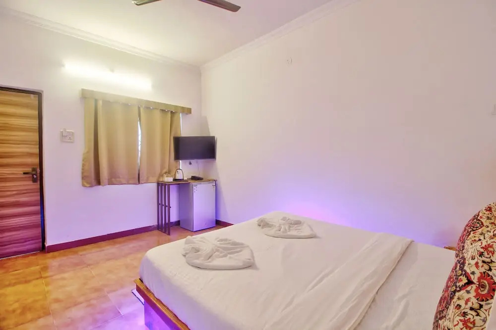 Hotel Pleasure Inn near Turtle Beach- Morjim