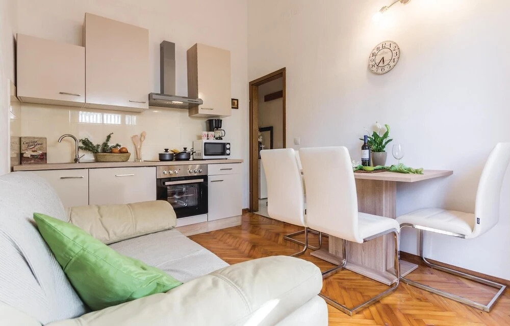 Beautiful Home in Pula With Wifi and 2 Bedrooms