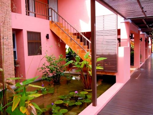 Luckna House