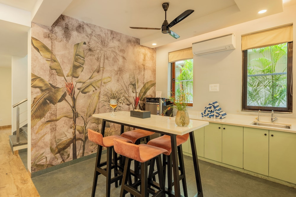 ELIVAAS 3 BHK Pvt Pool & Bar - Villa Valerie