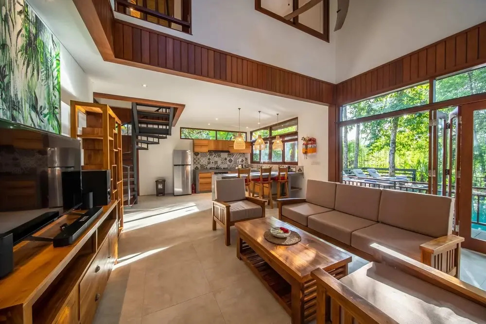 Jungle Wooden Villa, 3 BR, Ubud With Staff