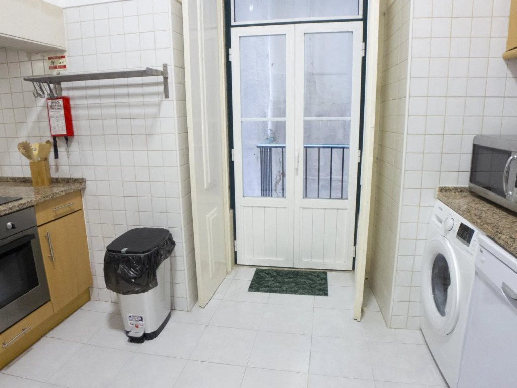 LV Premier Baixa CR2 lift, AC, center, balcony