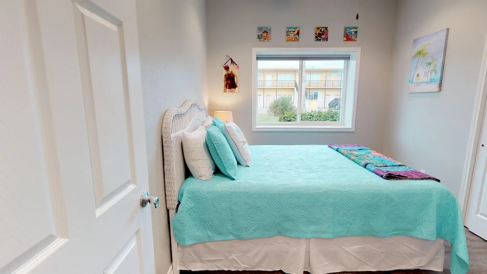 41ir: Beach  3 Bedroom Condo