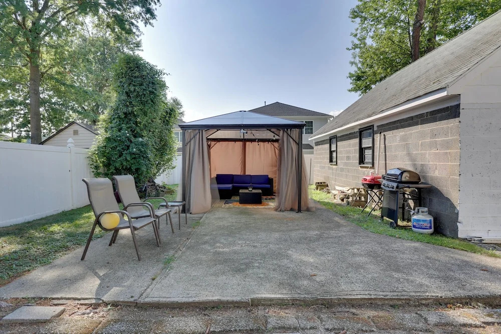 8 Mi to Metlife Stadium: Pet-friendly Home w/ Yard