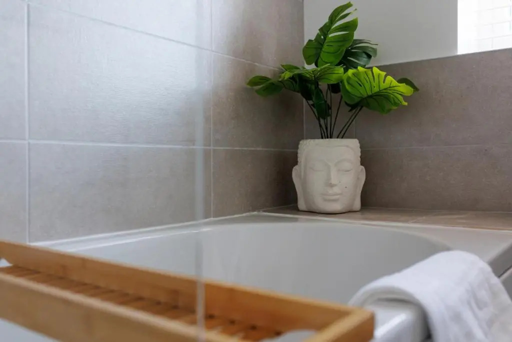 Air Host and Stay - Brand new 3 bedroom house sleeps 8 minutes from LFC and city centre Ref25