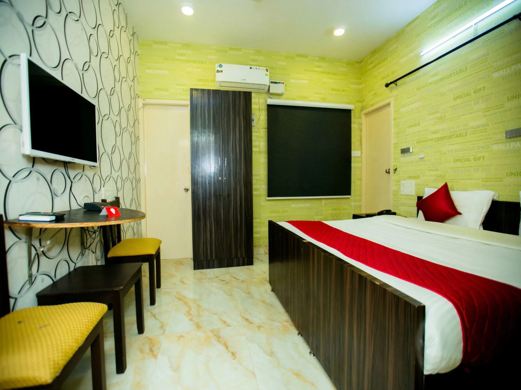 The ECR Grand Residency by OYO Rooms