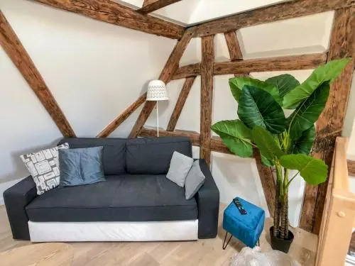 Beauty & The Beast - Old Town Cosy Apartments
