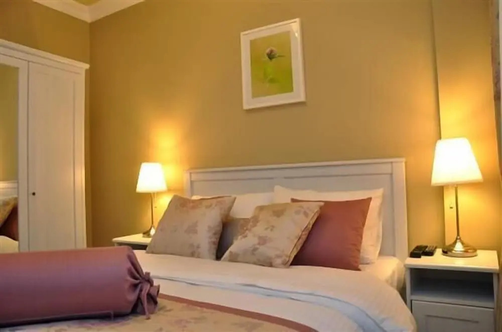 Liona Residence