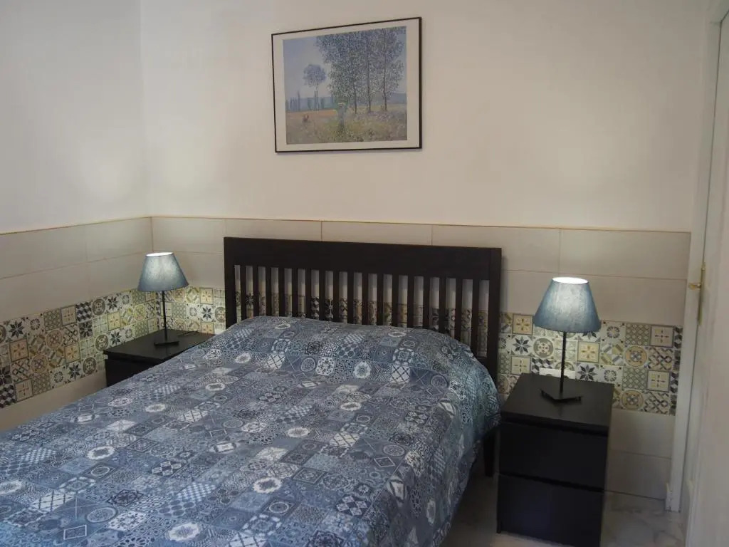 Casa Valientes B - Free private parking, patio, WiFi & AC