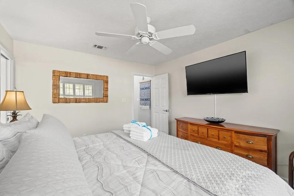 Contemporary Bungalow / West End PCB / Available NOW! / Perfect for Family