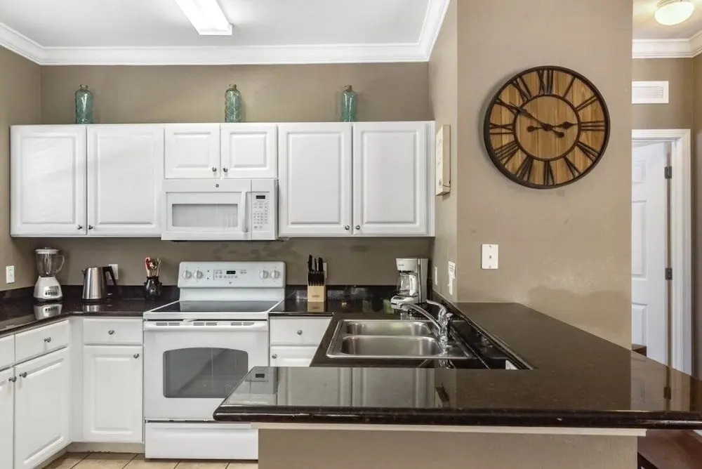 Amazing 4 Bedrooms Townhome 2402