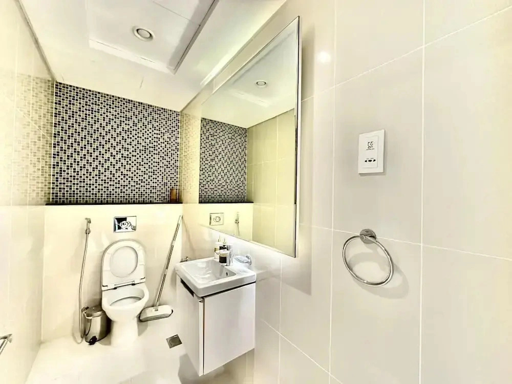 Elegant 1BR with Downtown & Burj Views