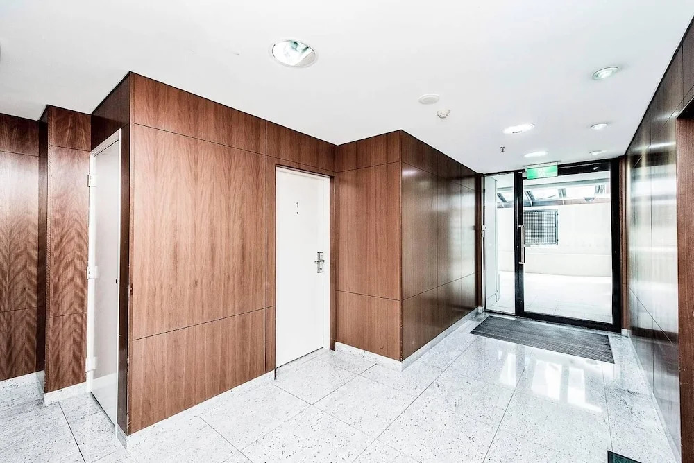Two bedroom Apt next to Perth CBD with Parking.