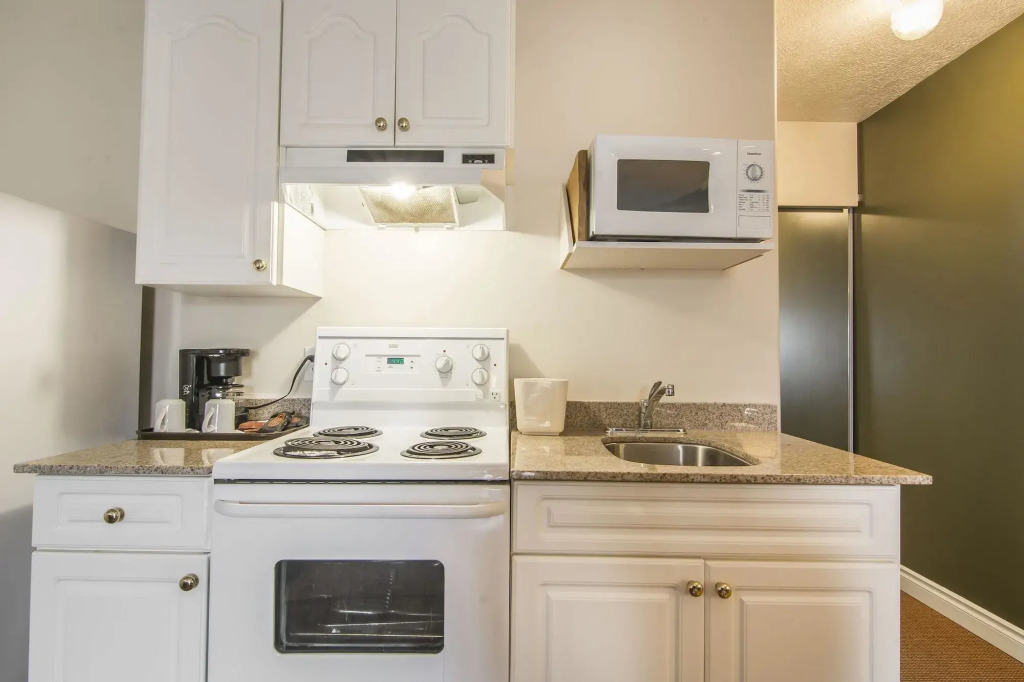 Econo Lodge Inn & Suites High Level