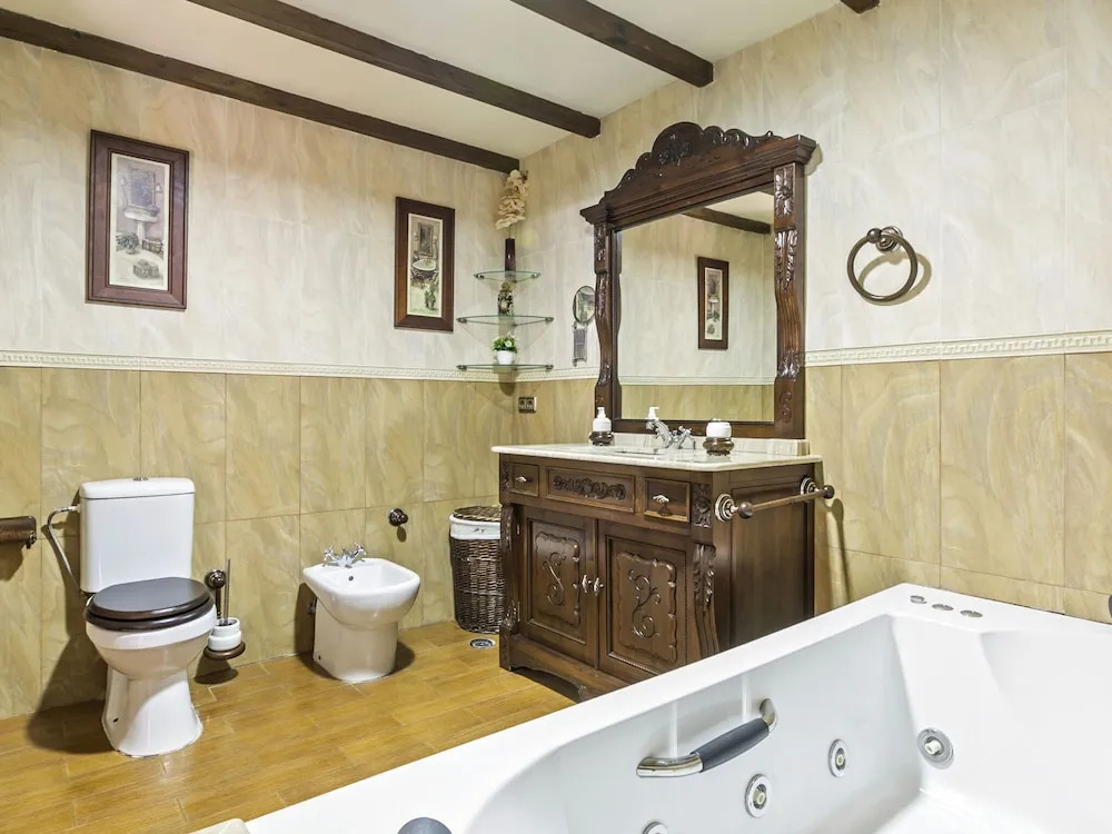 Vintage Holiday Home in Ronda with Hot Tub