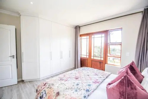 Plettenberg Bay Unit 6 Whale Rock Gardens Apartment with Backup Power