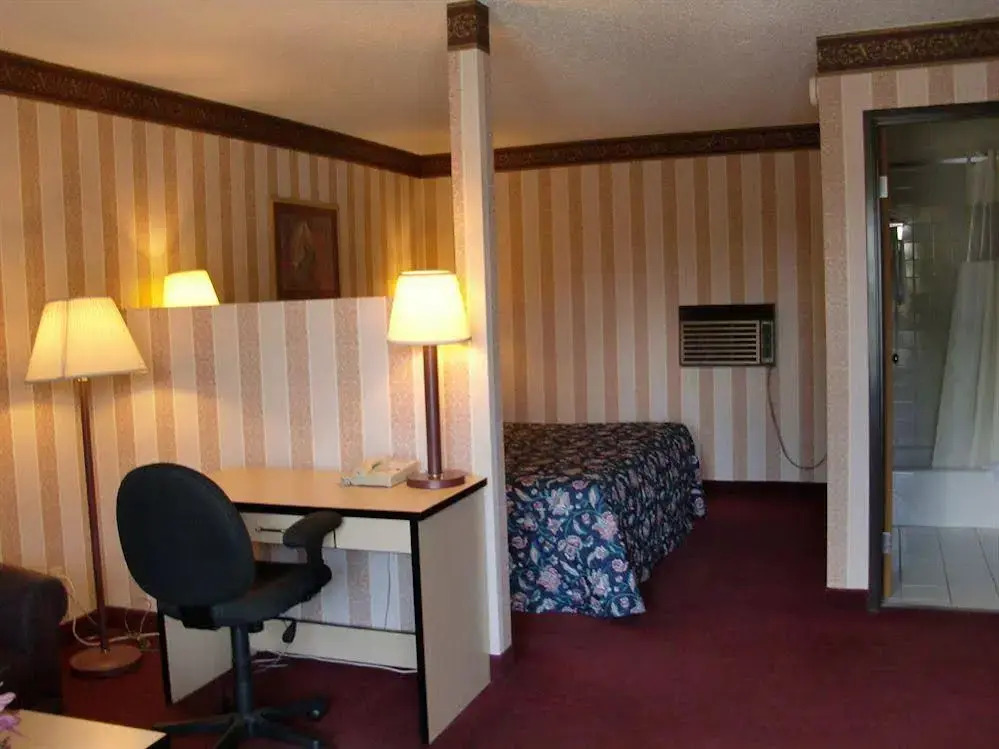TravelStar Inn & Suites
