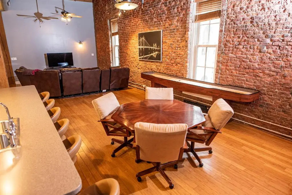 Georgia Street 4 Bedroom Condo Downtown!!