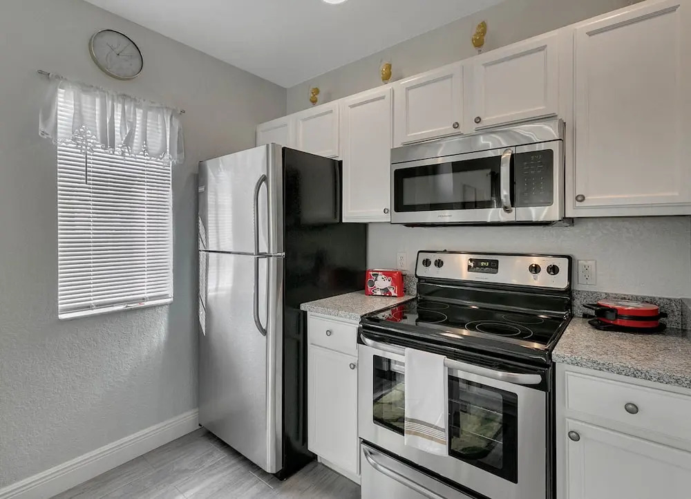 4 Bedroom Townhouse, Resort, 15 Mins to Disney, Themed Rooms perfect for Kids