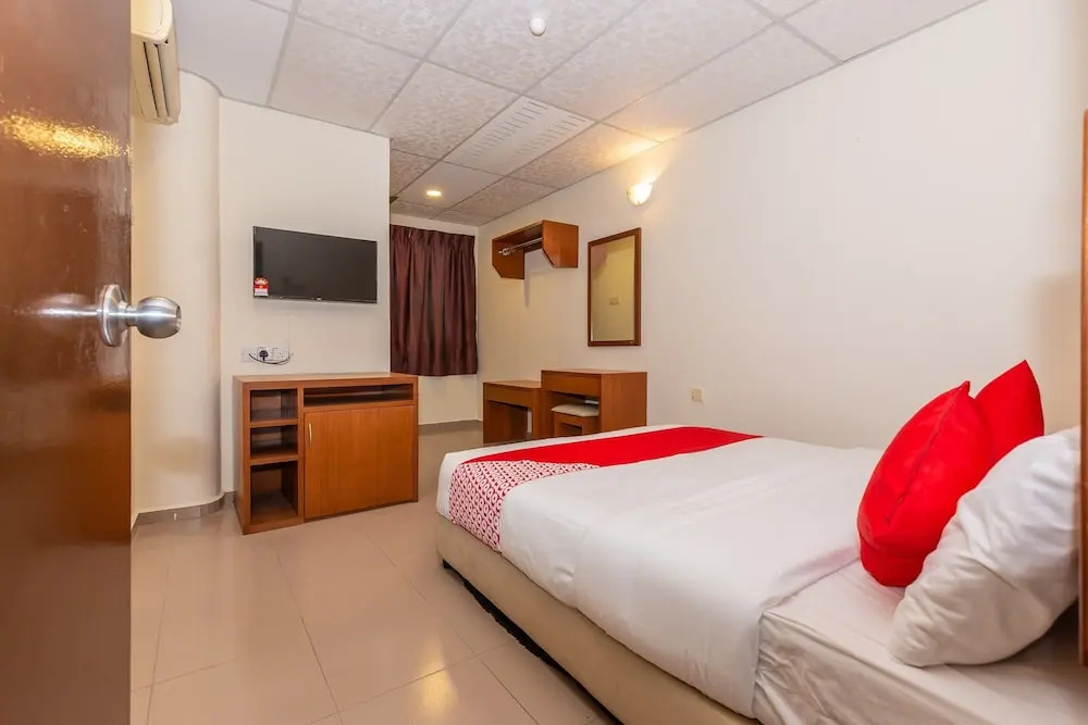 OYO 90893 Hotel 68 Kampung Lapan