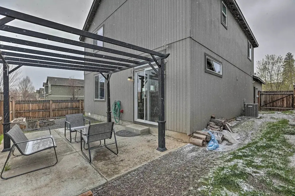 Chic Bend Home w/ Deck < 3 Mi to Downtown!