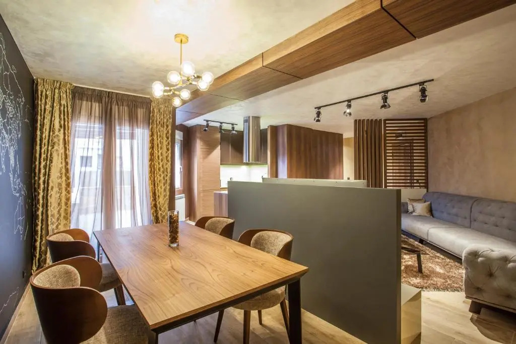 REINA Apartments