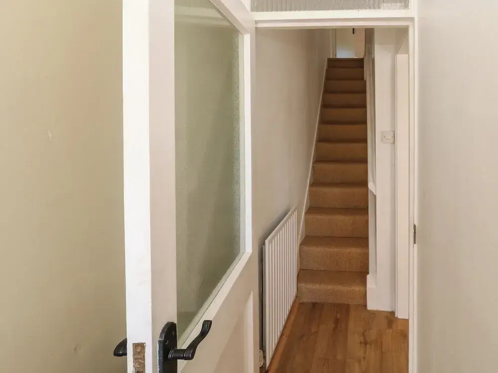 6 Bellair Road