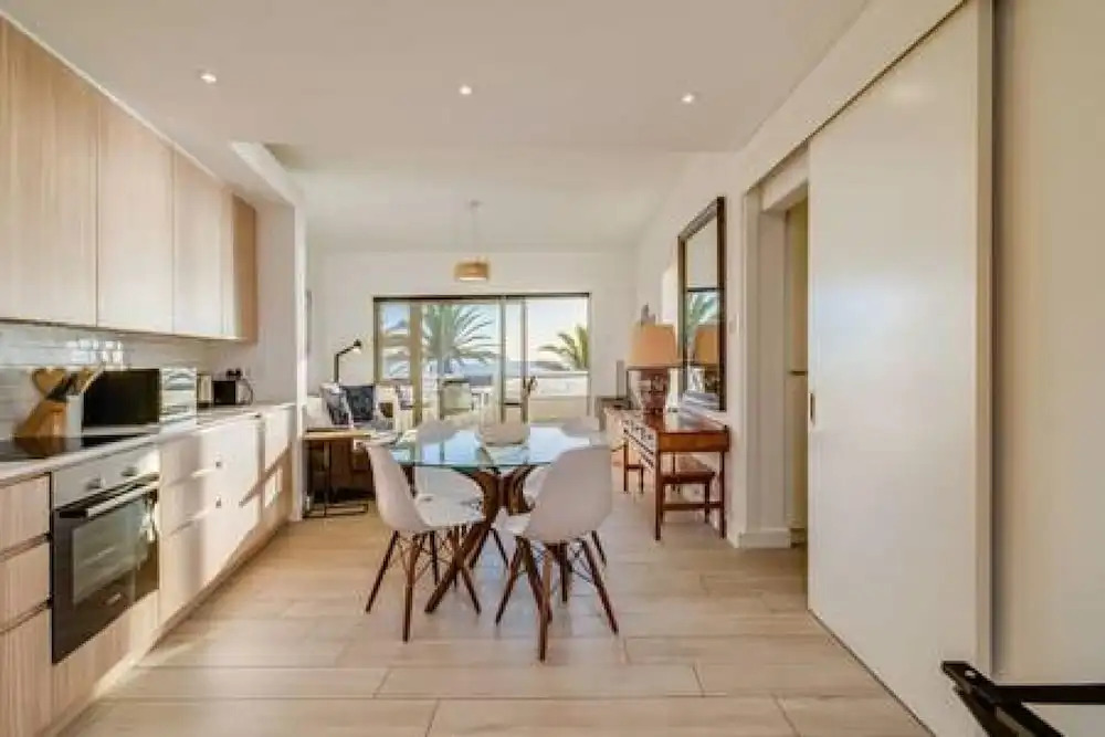 Beautiful Lock up go w Ocean Views Sundowner Views
