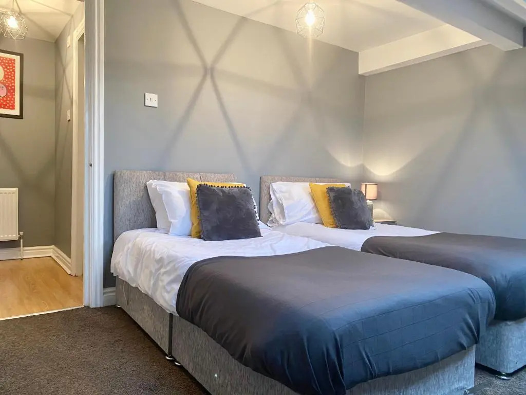 Alpheus Living: Newsham Apartment