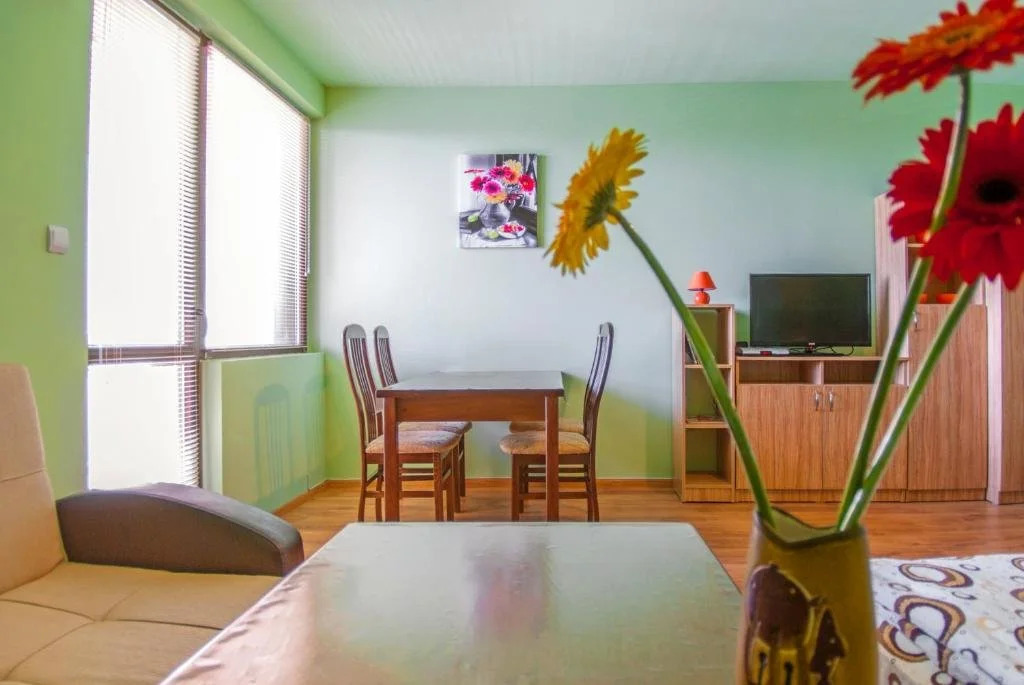 Teis Apartments