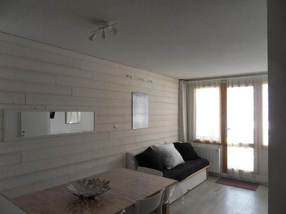 Belle Plagne Apartment on Slopes With 2 Rooms for 6 People of 35 mÂ² Th06