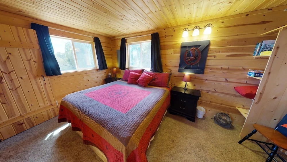 White Cabin Cozy Secluded Cabin