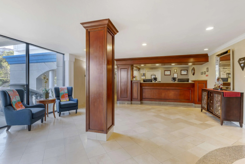 Best Western Plus Marina Shores Hotel