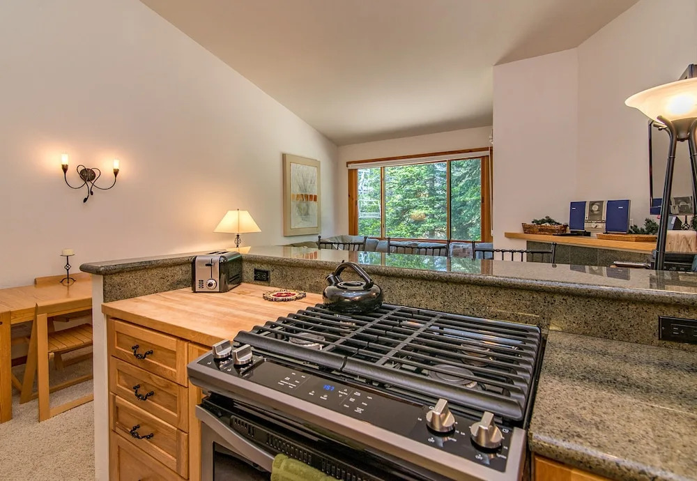 4044 Ski View Condo - 2 Br condo by RedAwning