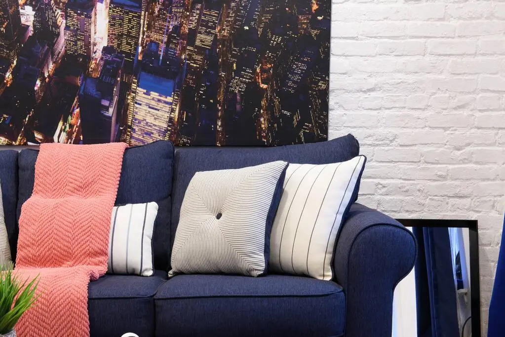 26-4b Newly Furnished 1BR W D Courtyard