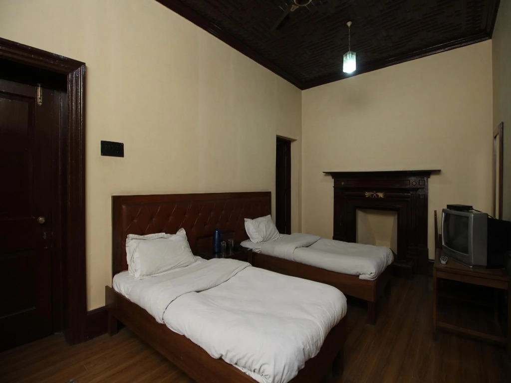 OYO 30650 Hotel Akbar Residency