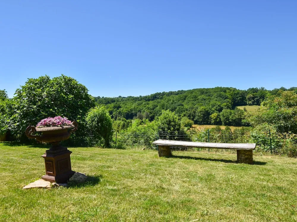 Renovated house with private swimming pool, close to Villefranche-du-Périgord.