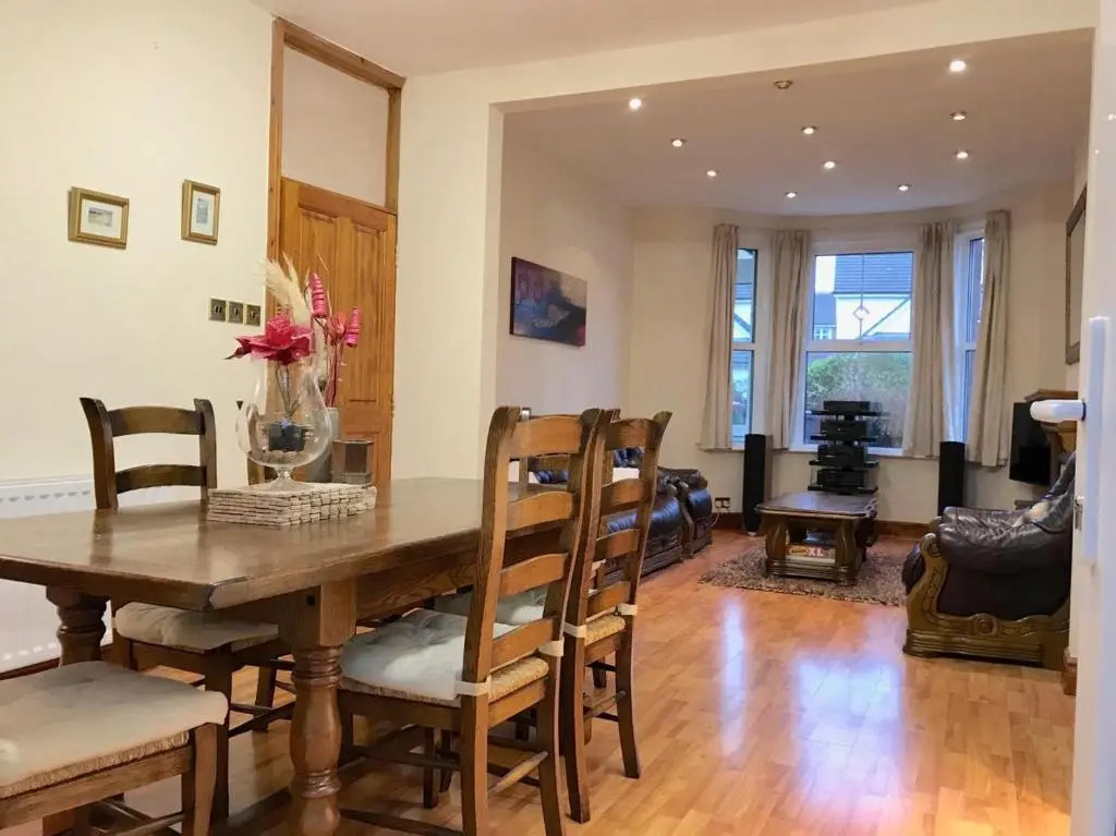 Luxurious very spacious one bedroom flat