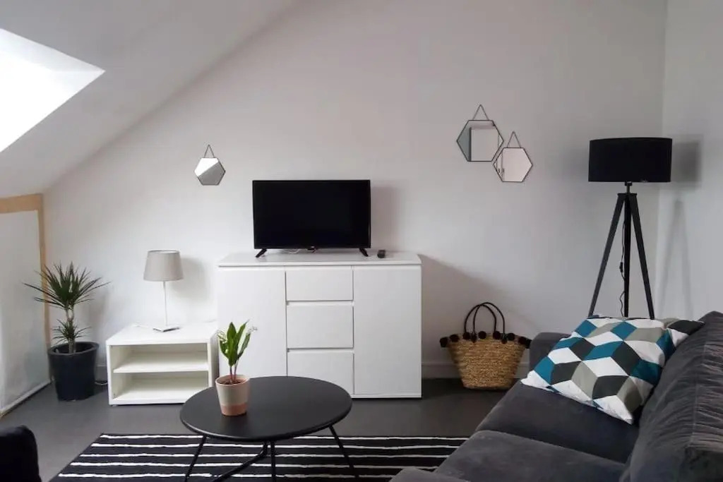 BEAU studio avec jardin proche gare /centre ville