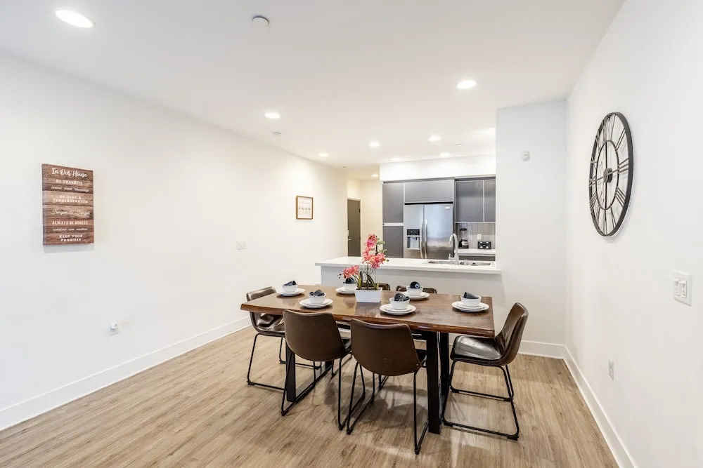 3br Fully Furnished Apartment On Sunset Blvd 3 Bedroom Apts by RedAwning