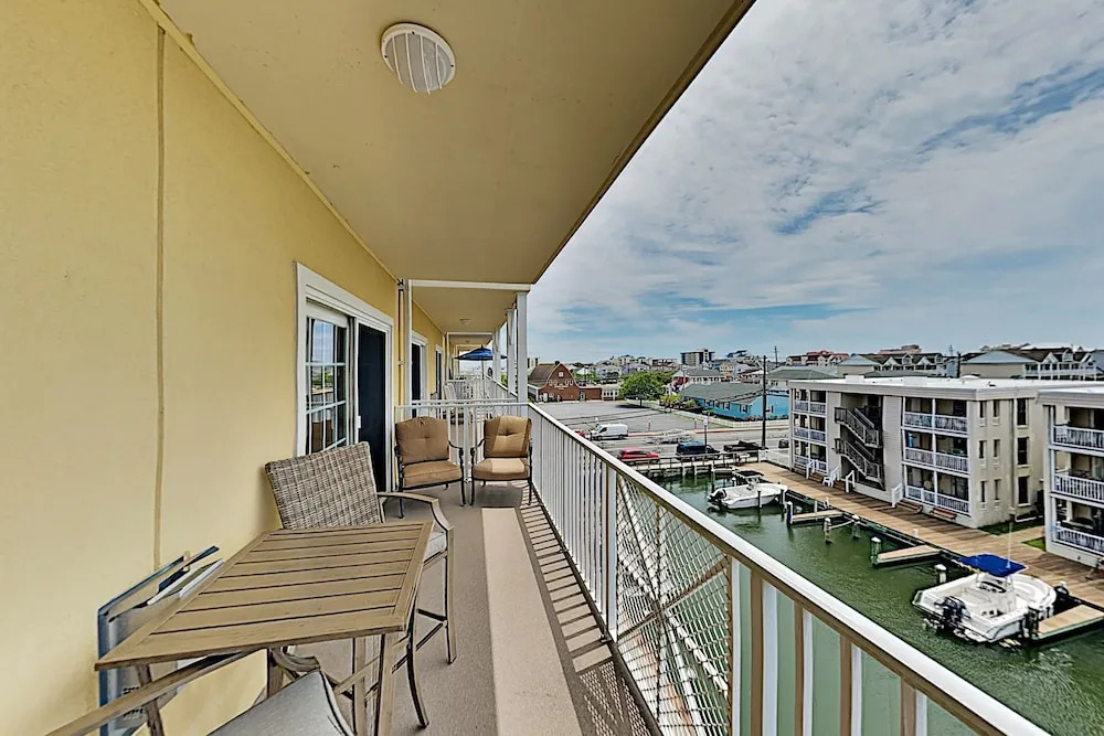 Lovely Waterfront W/ Balcony - Near Beach! 3 Bedroom Condo