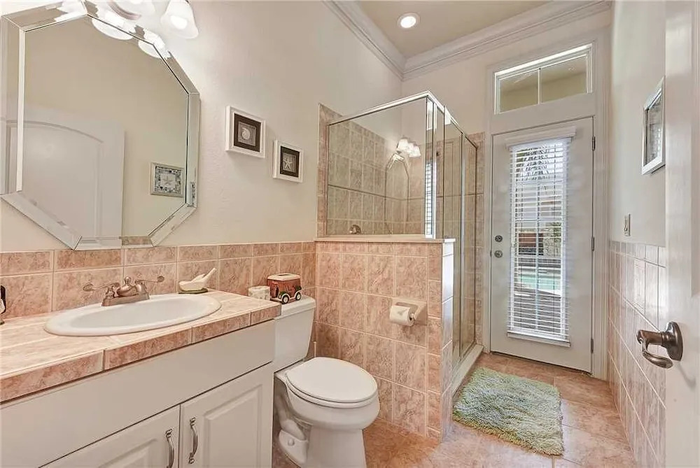Royal Swan - Three Bedroom Home