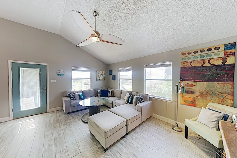 Just Blue Inn - 3 Br home by RedAwning