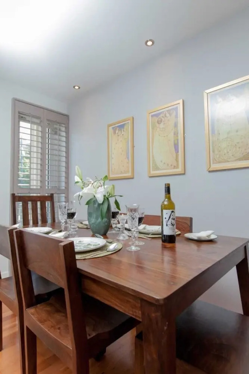 2 Bedroom Flat In Holyrood Area