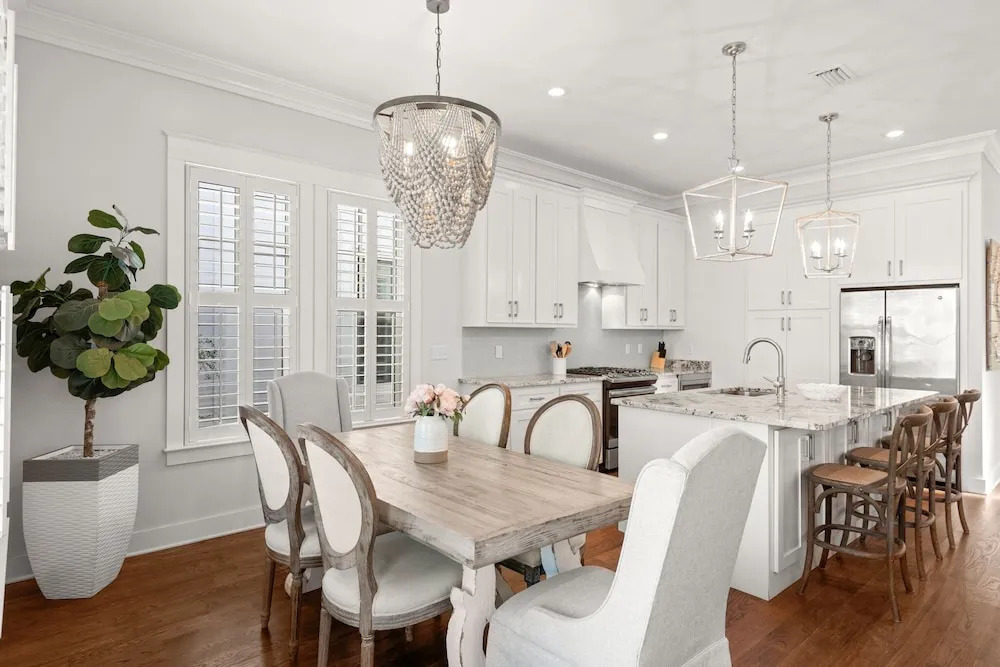 Carefree Cottage - 46 E Seacrest Blvd