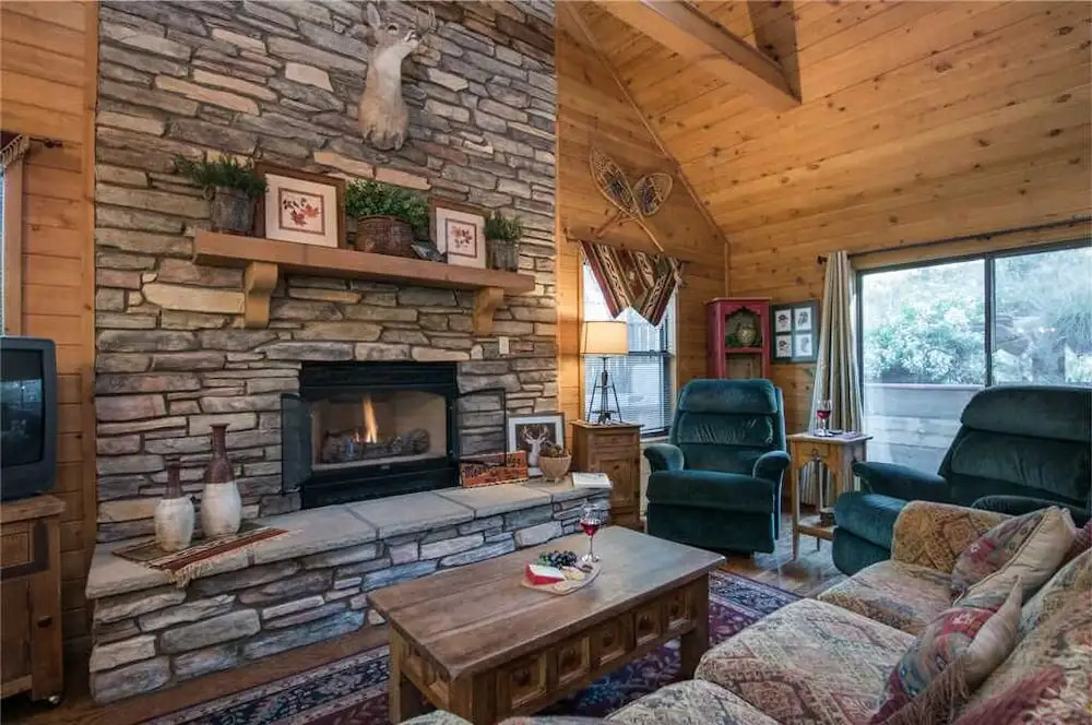 The Breathe Inn - Two Bedroom Cabin with Hot Tub